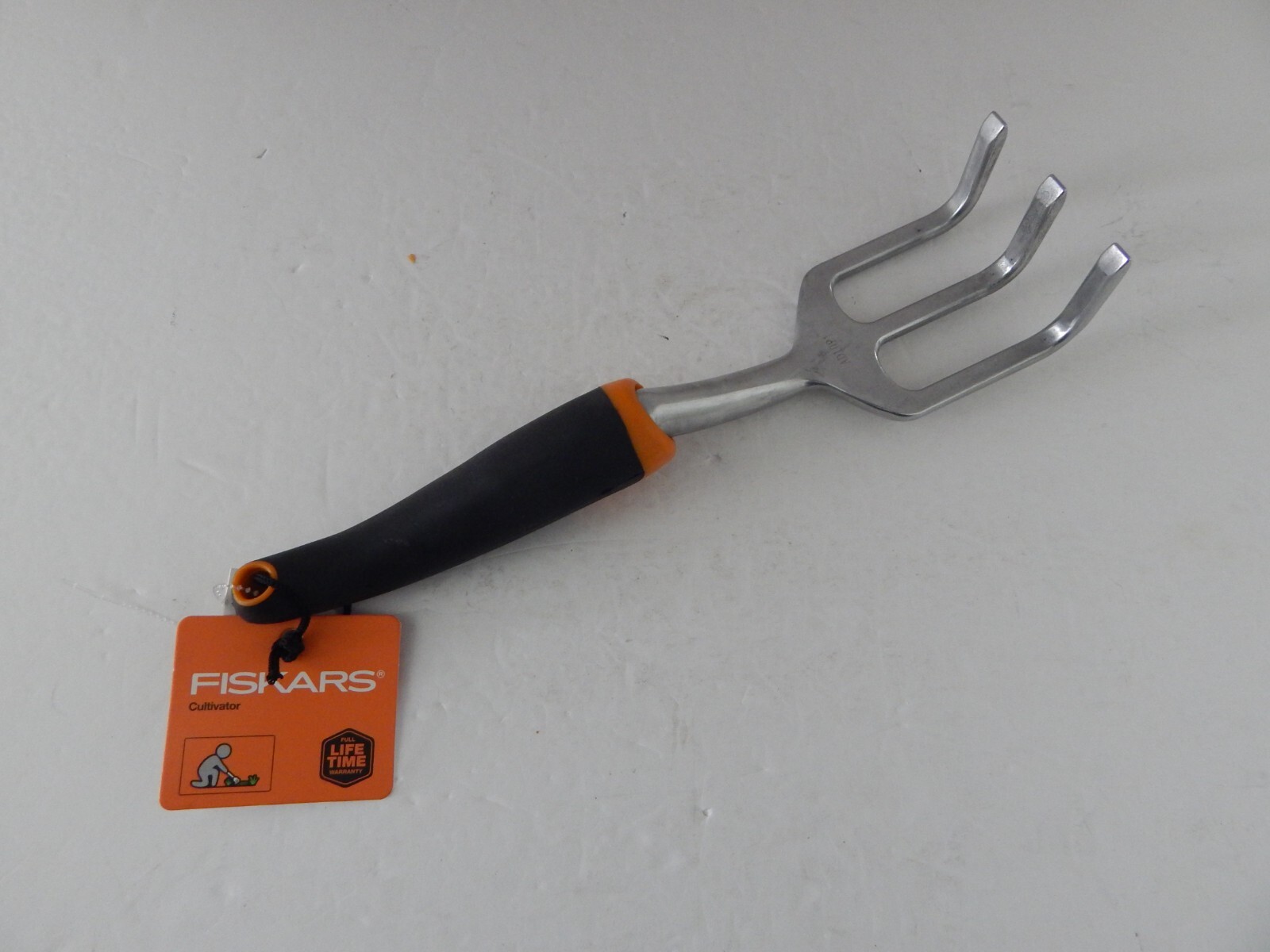 Fiskars 12″ Cultivator Garden Tool New